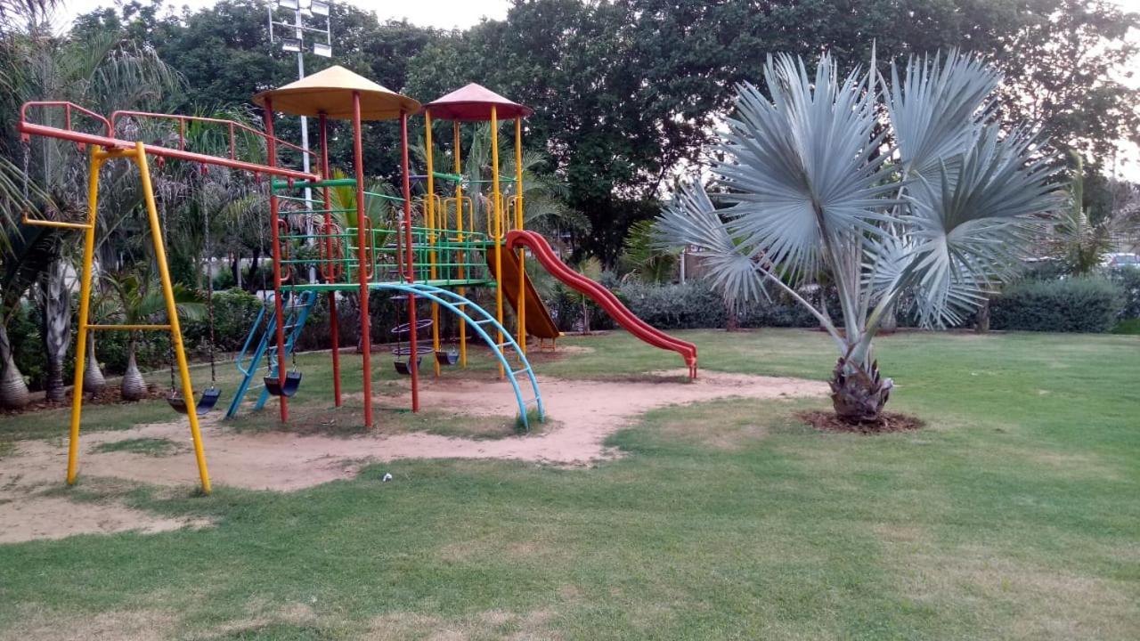 Laxmi Film City Resort Vadodara Dış mekan fotoğraf